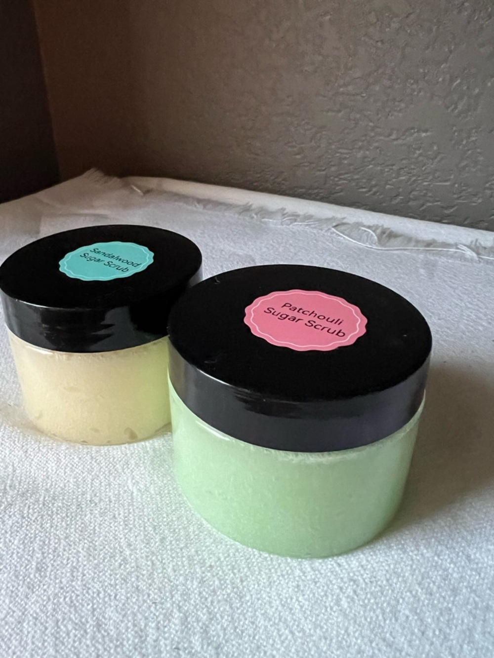 Sandalwood & Patchouli Sugar Scrub Duo - Yellow & Light Green - Picture 5 of 8